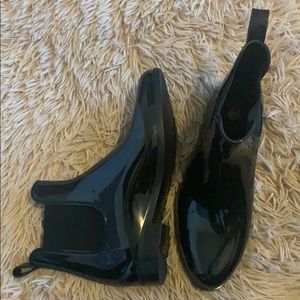 Women’s rain boots